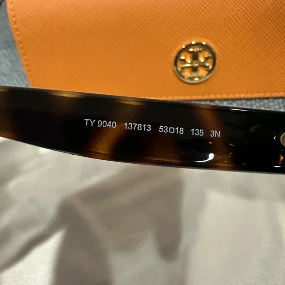 Tory Burch Tortoise Sunglasses with case and drawstring pouch - Picture 5 of 9